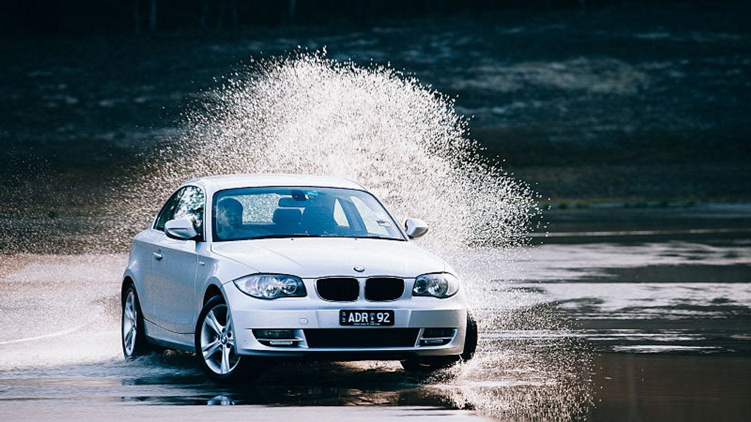 Aquaplaning: How to prevent it and how to manage it?