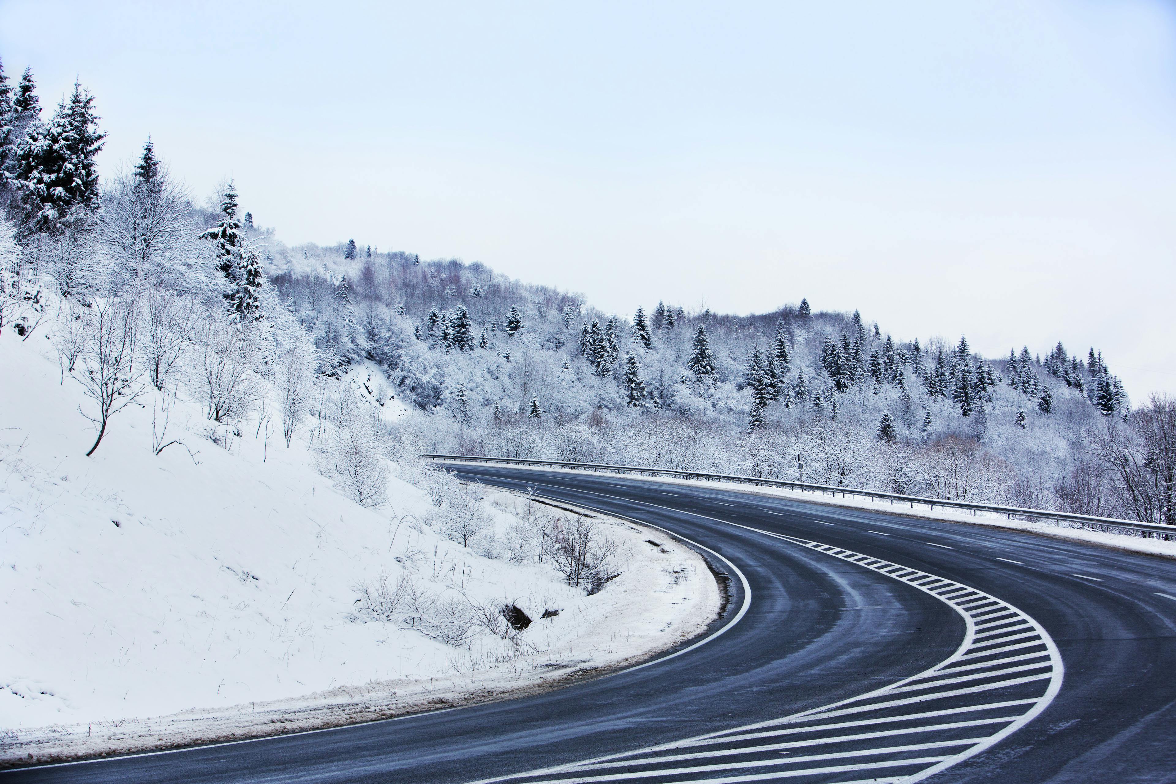 Isglatte veje om vinteren